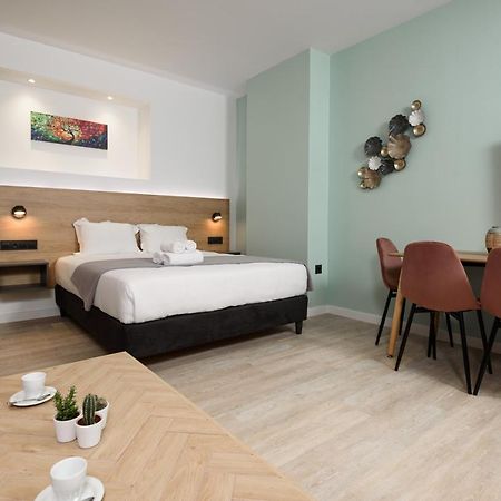 Crossroads Athens By Yha Apartment Bagian luar foto