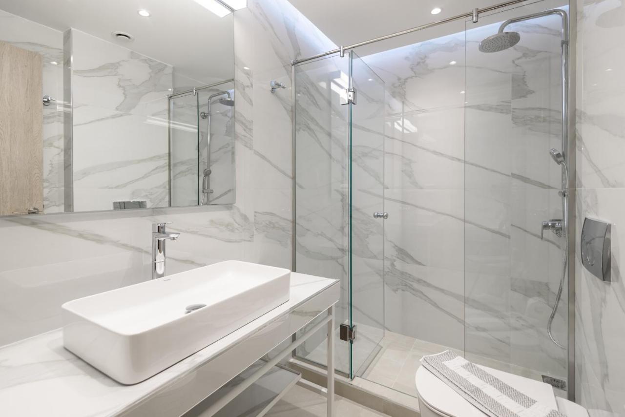 Crossroads Athens By Yha Apartment Bagian luar foto