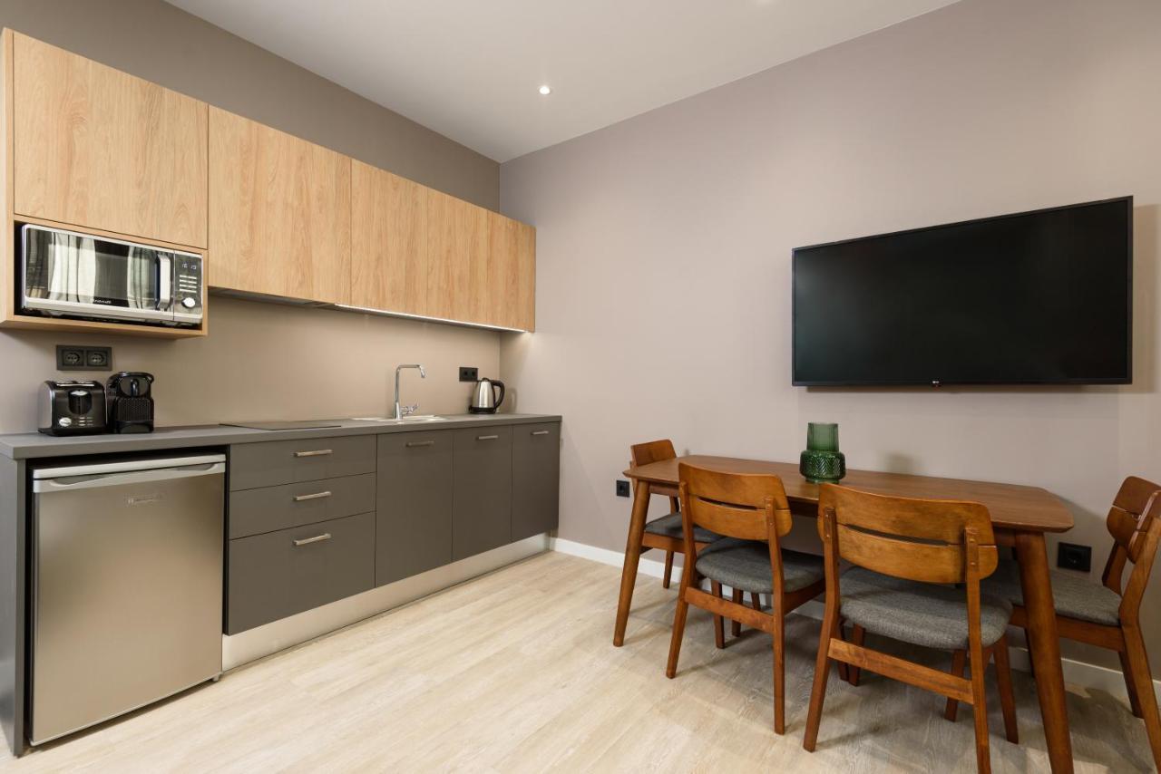 Crossroads Athens By Yha Apartment Bagian luar foto